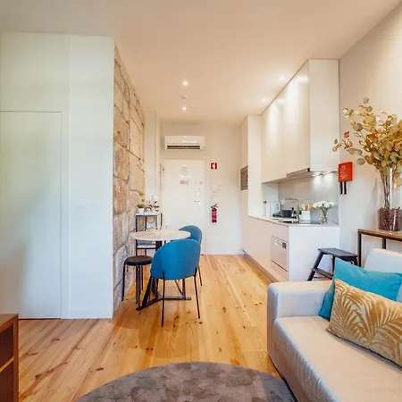 Pool By Homing Apartamento